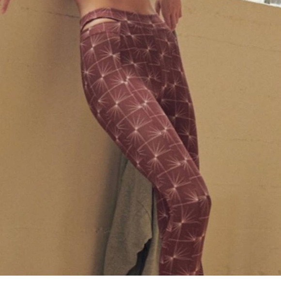 Free People Movement High Rise Cut Out Sneak Peak Printed Legging Size Medium - Picture 2 of 15